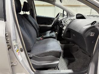 Toyota Yaris 1.3VVTi 64kW Sol picture 32