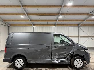 krockskadad bil bedrijf Volkswagen Transporter 2.0TDI 66kW L1H1 2022/10