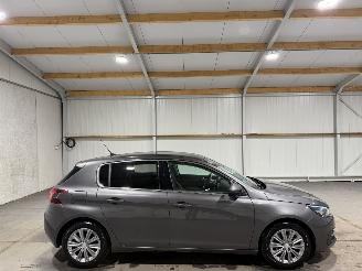 Voiture accidenté Peugeot 308 1.2PureTech 96kW Blue Lease Premium 2020/9