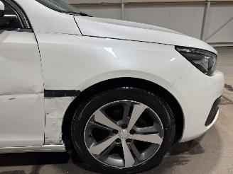 Peugeot 308 SW 1.2 81kW Clima PureTech Blue Lease Premium picture 16
