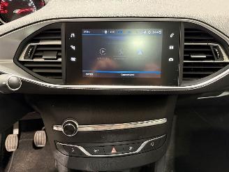 Peugeot 308 SW 1.2 81kW Clima PureTech Blue Lease Premium picture 35