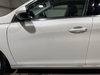 Peugeot 308 SW 1.2 81kW Clima PureTech Blue Lease Premium picture 19