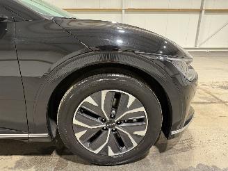 Kia EV6 77.4 kWh Plus 168kW picture 14