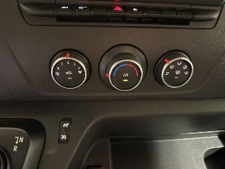 Renault Master T35 2.3dCi 110kW Automaat Bakwagen picture 16