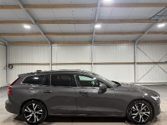 Damaged car Volvo V-60 2.0B3 120kW Automaat Essential Edition 2023/11