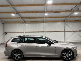 Damaged car Volvo V-60 2.0T5 184kW Automaat  R-Design 2019/1