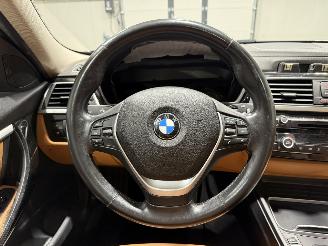 BMW 3-serie 320i 135kW Automaat Luxury Edition Panoramadak picture 19