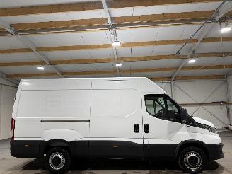 damaged commercial vehicles Iveco Daily 2.3D 115kW Automaat   352L  H3 2021/11