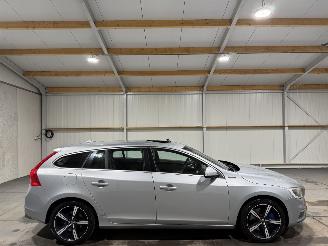 damaged passenger cars Volvo V-60 2.4D6 162kW Automaat Twin Engine R-Design 2015/12
