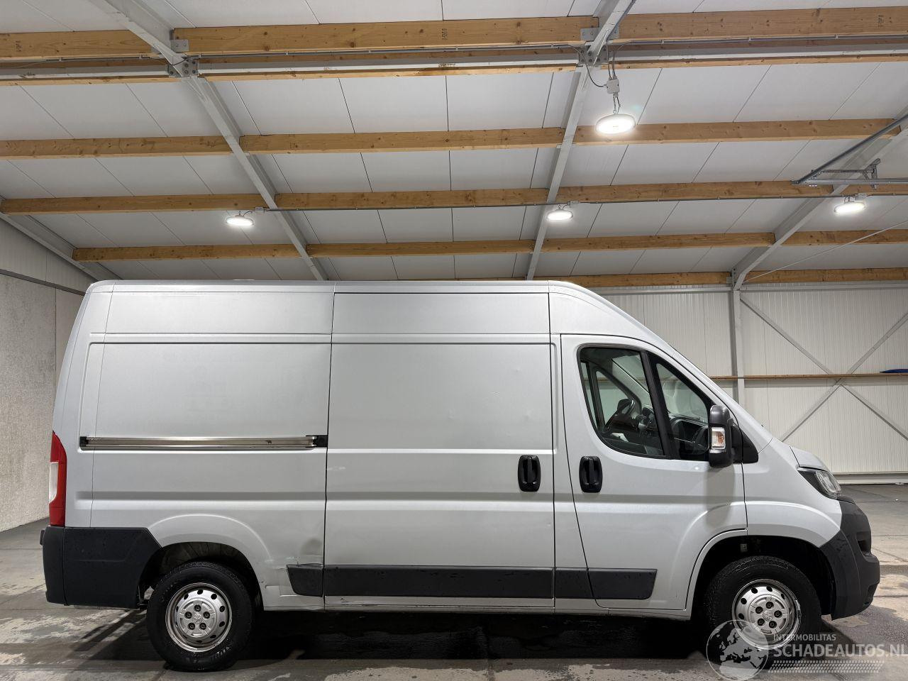 Peugeot Boxer 330 2.2BlueHDI 103kW L2H2 Premium
