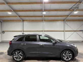 Vaurioauto  passenger cars Kia Niro 1.6GDi 77kW Automaat Hybrid Edition 2018/6