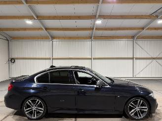 Schadeauto BMW 3-serie 320i 135kW Automaat Edtion M Sport Shadow High Executive Schuifkantel 2018/10
