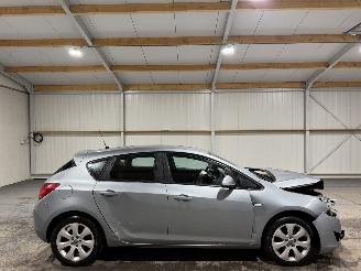 krockskadad bil auto Opel Astra 1.4Turbo 103kW Edition 2011/9