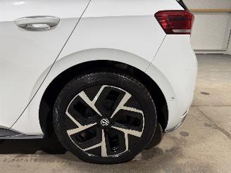 Volkswagen ID.3 59kWh 150kW Pro Business picture 32