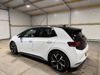 Volkswagen ID.3 59kWh 150kW Pro Business picture 11