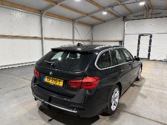 BMW 3-serie 318i 100kW Automaat Luxury Edition picture 6