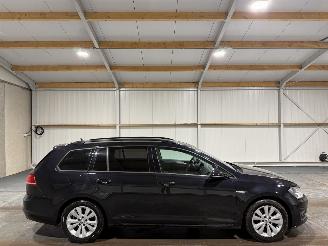 Vaurioauto  passenger cars Volkswagen Golf 1.0TSI 85kW Automaat Connected Series 2016/4