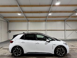 Damaged car Volkswagen ID.3 58kWh 150kW First PLUS 2020/11