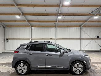 Schadeauto Hyundai Kona 64kWh 150kW Premium 2019/11