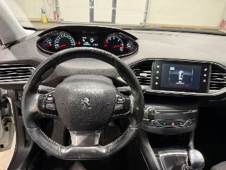 Peugeot 308 1.6BlueHDI 88kW Lease Executive Pack Pano picture 14