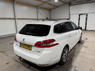 Peugeot 308 1.6BlueHDI 88kW Lease Executive Pack Pano picture 6