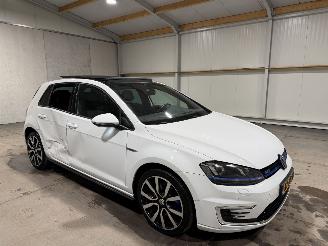 Volkswagen Golf 1.4TSI GTE 110kW Automaat Pano Connected Series picture 2