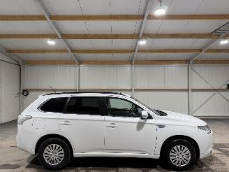 Schadeauto Mitsubishi Outlander 2.0PHEV 89kW AWD Automaat Instyle+ Schuifkanteldak 2014/3