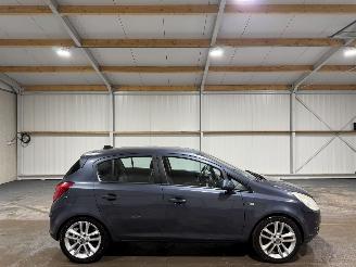 uszkodzony samochody osobowe Opel Corsa 1.4-16V 66kW Cosmo 2008/4