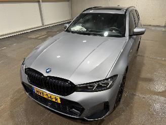BMW 3-serie 330e 135kW Automaat Pano picture 21