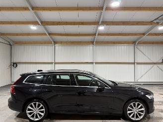 uszkodzony samochody osobowe Volvo V-60 2.0T5 184kW Automaat Momentum 2019/4