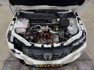 Dacia Spring 27kWh 33kW Comfort Plus Orange Pack picture 26