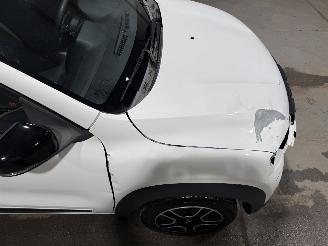 Dacia Spring 27kWh 33kW Comfort Plus Orange Pack picture 18