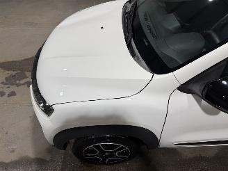 Dacia Spring 27kWh 33kW Comfort Plus Orange Pack picture 17