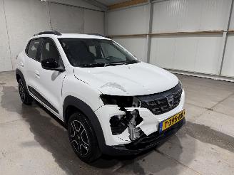 Dacia Spring 27kWh 33kW Comfort Plus Orange Pack picture 3