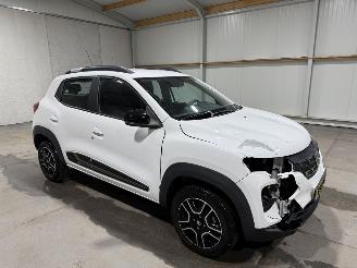 Dacia Spring 27kWh 33kW Comfort Plus Orange Pack picture 2