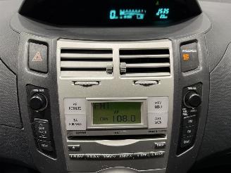 Toyota Yaris 1.3VVTi 64kW Automaat Airco Sol MMT picture 29