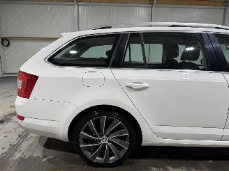 Skoda Octavia 1.6TDI 81kW Automaat GreenTech Edition BusinessLine Pano picture 14