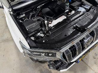 Toyota Landcruiser 2.8D-4D 150kW 5 .P Automaat Professional 5-Persoons picture 25