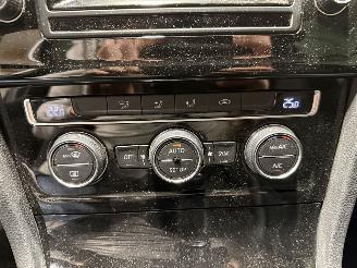 Volkswagen Golf 1.6TDI 77kW Highline Navi picture 19