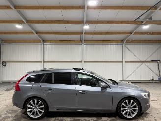 krockskadad bil auto Volvo V-60 2.0T5 180kW Automaat Summum Schuifkantel 2015/7
