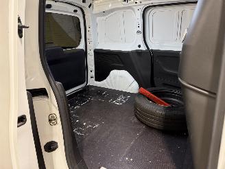 Peugeot Partner 1.2PT 81kW Premium picture 20