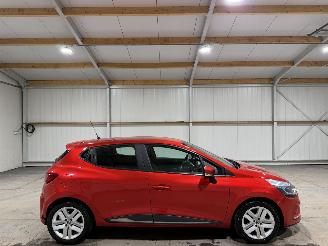 krockskadad bil auto Renault Clio 0.9TCe 66kW Airco Navi Limited 2019/3