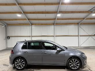 Unfallwagen Volkswagen Golf 36kWh 100kW Egolf  Leder Camera 2017/10