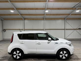 damaged passenger cars Kia Soul 27kWh 81kW Automaat ExecutiveLine 2016/8