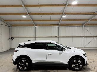 krockskadad bil auto Renault Mégane E-Tech 60kWh 160kW Comfort Range Techno 2025/6