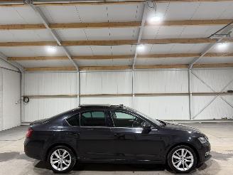Schadeauto Skoda Octavia 1.0TSI 85kW Automaat  Style Business Panoramadak 2019/1