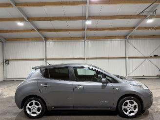 Vaurioauto  passenger cars Nissan Leaf 24kWh 80kW Tekna 2014/6