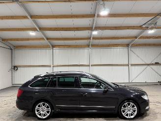 damaged passenger cars Skoda Superb 2.0TDI 125kW Automaat Pano Elegance Business Line 2011/2