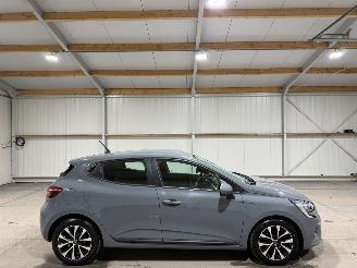 Damaged car Renault Clio 1.0TCE 67kW Zen 2021/8
