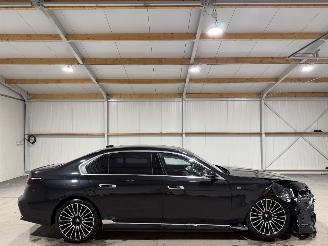 Vaurioauto  passenger cars BMW 7-serie 750e 3.0 Hybride 230kW Automaat Luchtvering Xdrive Fulloption 2025/1